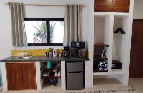 Isla Holbox Apartment | Sleeps 4, Beach 1 Block, Nature, Mini Kitchen, c5