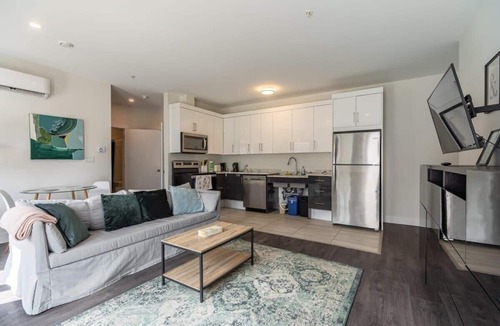 North End Apartment | Sophisticated apt with AC