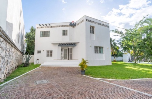 Alfredo V. Bonfil House | Spacious 5-bedroom house in beautiful Cancún with private pool, cenote, WiFi, AC