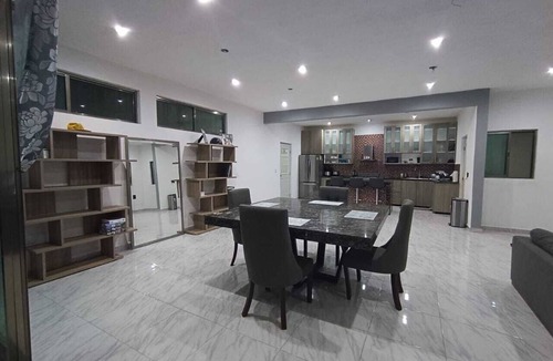 Alfredo V. Bonfil House | Spacious 6-bedroom house in Cancún with 2 Pools for relaxing stays