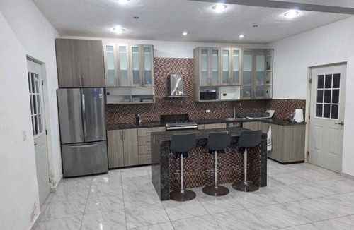 Alfredo V. Bonfil House | Spacious 6-bedroom house in Cancún with 2 Pools for relaxing stays