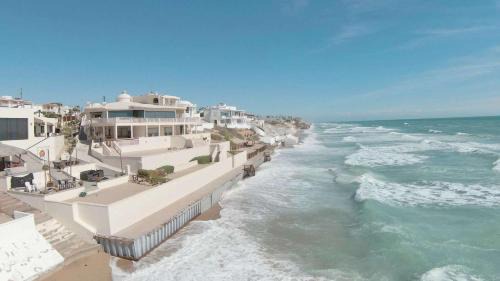 Las Conchas House | Spacious Family Beachfront Home Villa Dei Sogni