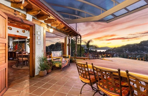 Agua Fria House | Spacious House with Spectacular View of the Lake of Valle de Bravo