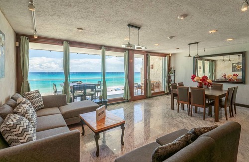Punta Cancun Apartment | Spacious Luxury Retreat with a jacuzzi - Villas del Mar