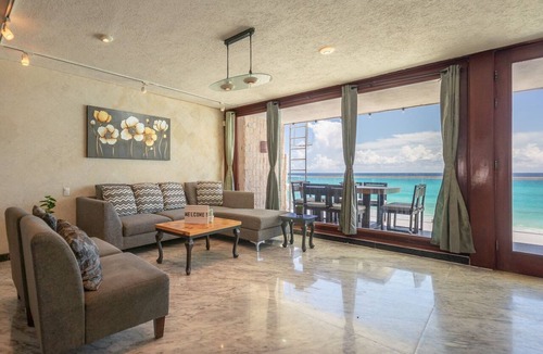 Punta Cancun Apartment | Spacious Luxury Retreat with a jacuzzi - Villas del Mar