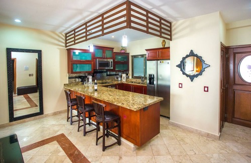 Playacar Condo | Spacious, quiet and safe condo one block from the beach in Playacar