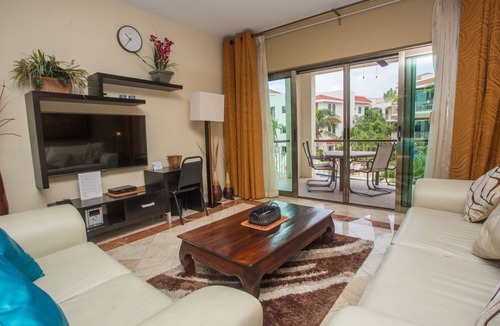Playacar Condo | Spacious, quiet and safe condo one block from the beach in Playacar