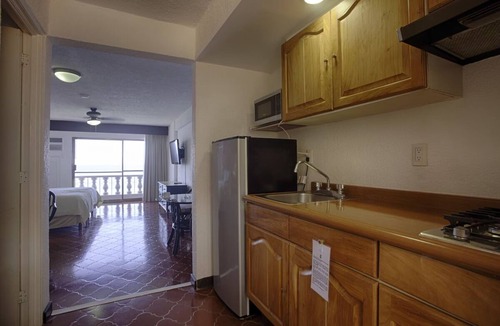 South Shore Hotel Area Hotel | Spacious Studio w/Panoramic Ocean Views | Private Beach Access + Free Breakfast