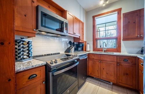 Mont-Tremblant Condo | Spacious Tremblant Condo - Pools & Hot Tubs, Steps to Ski/Golf/Bike/Hike - 8 ppl
