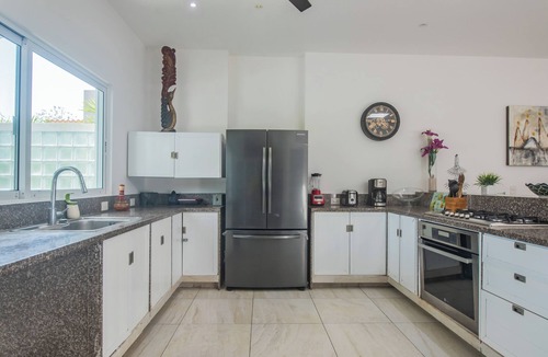 Puerto Aventuras Villa | Spacious villa with 5 bedrooms and WiFi, AC in charming Caribbean community