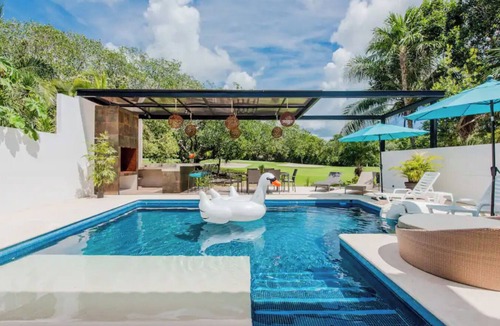 Puerto Aventuras Villa | Spacious villa with 5 bedrooms and WiFi, AC in charming Caribbean community