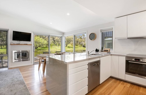 Lake Crackenback Ski Chalet | Stillwater Chalet B - Amazing Lakefront 2BR Chalet l BBQ l Gym l Tennis l Indoor Pool