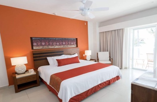 Flamingos Resort | Studio w/balcony Family Resort steps from the Beach-All-Inclusive is Extra