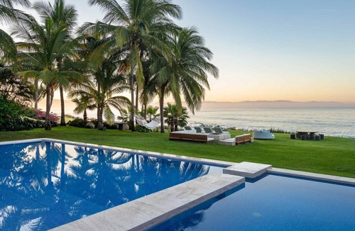 Punta de Mita Villa | Stunning 5-Bd Beachfront Villa, Golf, Spa & Beach Club — Chef & Butler Incl.