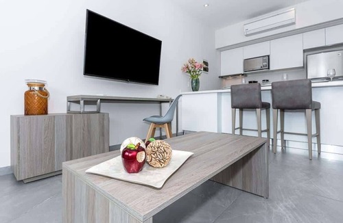 Downtown Condo | Stylish Condo w Rooftop Pool & Gym Near 5th Ave