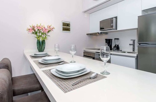 Downtown Condo | Stylish Condo w Rooftop Pool & Gym Near 5th Ave