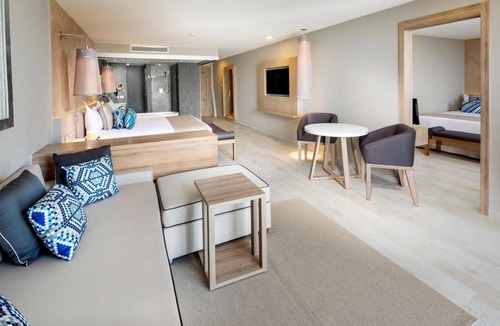 Downtown Cancun Resort | Suite with whirlpool and balcony at Grand Sirenis on the Riviera Maya