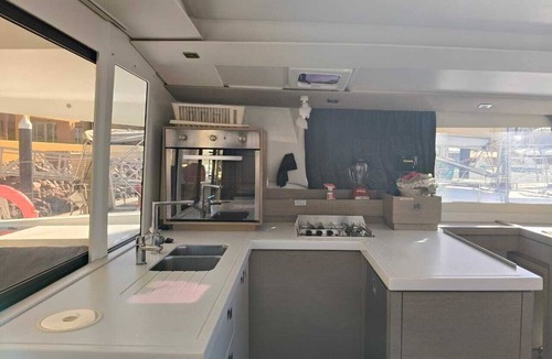 La Paz Boat Rental | Sun-Kissed Sailing in Mar de Cortez: A Baja California Sur Beach Experience