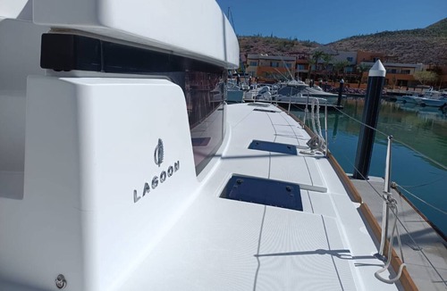 La Paz Boat Rental | Sun-Kissed Sailing in Mar de Cortez: A Baja California Sur Beach Experience