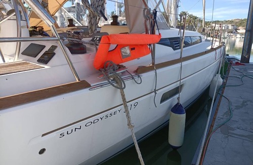 La Paz Boat Rental | Sun-Kissed Sailing in Mar de Cortez: A Baja California Sur Beach Experience