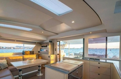 La Paz Boat Rental | Sun-Kissed Sailing in Mar de Cortez: A Baja California Sur Beach Experience