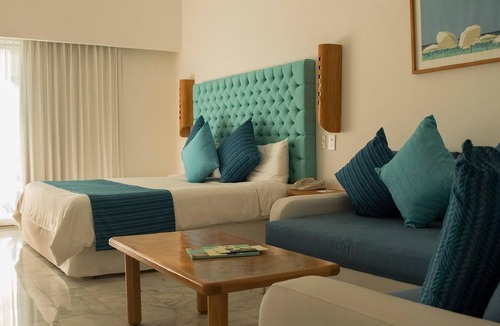 Zona Hotelera Resort | Sunset Marina Resort and Yacht Club - 4 stars!