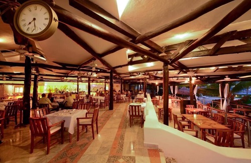Zona Hotelera Resort | Sunset Marina Resort and Yacht Club - 4 stars!