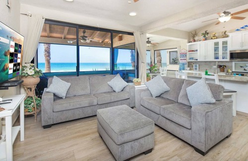 Bella Vista Condo | Super Beachfront Condo Ground Level on Sandy Beach