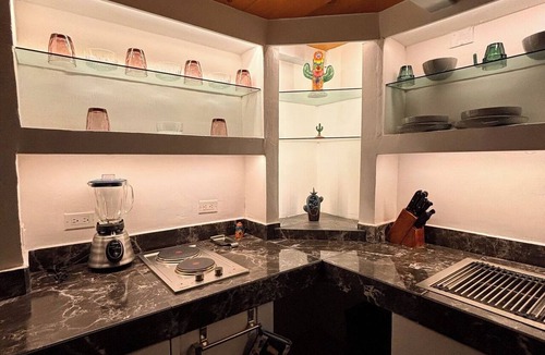 El Manglito Resort | Superb 6-bedroom Full House with AC in vibrant La Paz