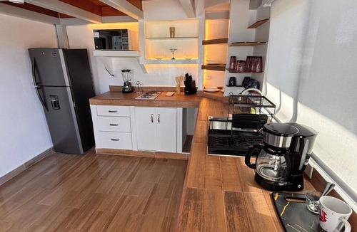 El Manglito Resort | Superb 6-bedroom Full House with AC in vibrant La Paz