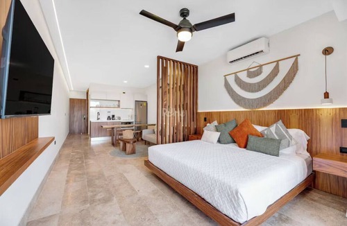 Luis Donaldo Colosio Hotel | Superior Studio, Balcony, Garden View - Ixuh Ocean Front 5 Ave Playa del Carmen