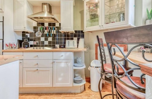 Cosford House | The Hurst Stable, 1800 century Coach House offering luxurious amenities, Hottub