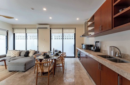 La Veleta House | Trendy La Veleta House w/Pool & Concierge