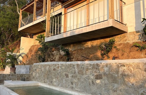 San Agustinillo Apartment | Turquoise Suite: Serene Queen Comfort with Ocean Views at La Joya