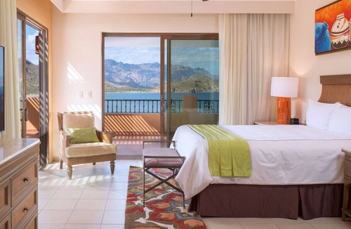 Loreto Villa | Unwind in Paradise: Luxurious Beachfront Villa in Loreto’s Danzante Bay