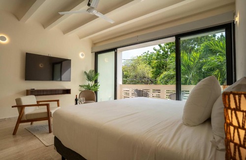 Downtown Cancun Apartment | Versatile Studio Cowork Fast WiFi and Prime Location