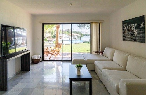 Punta Cancun Villa | Villa 7 in front of Laguna Nichupte