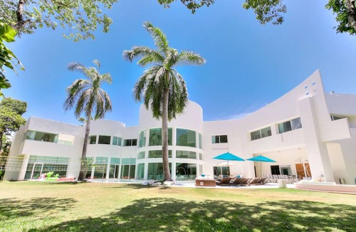 Playacar Villa | Villa Aqua Luxury 5 bdrm Villa in Playa del Carmen with Flex Group Accom (2-12 guests)