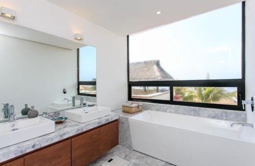 Playa del Secreto Villa | Villa Beachfront with Breakfast Included