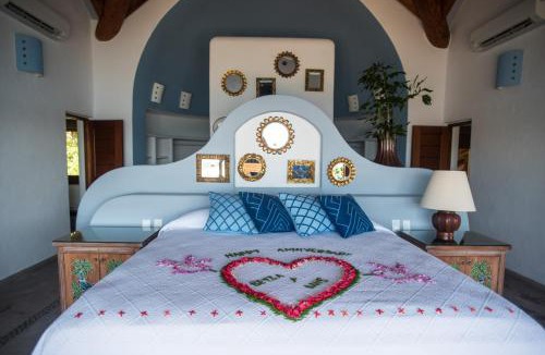 Zihuatanejo Villa | Villa El Murmullo by La Casa Que Canta