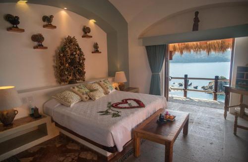 Zihuatanejo Villa | Villa El Murmullo by La Casa Que Canta