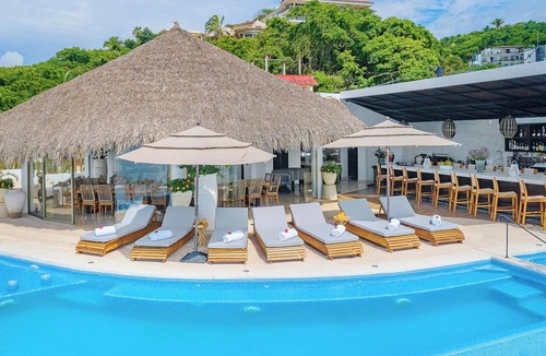 Colonia 5 de Diciembre Villa | Villa Iris 9BR Modern Villa Weddings + Retreats + Birthday Celebrations