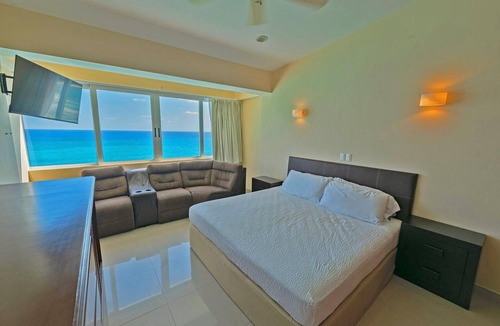 Zona Hotelera Hotel | VRBO Premier Host – Beachfront – 16BR/13Bth – Penthouse Combo #31234