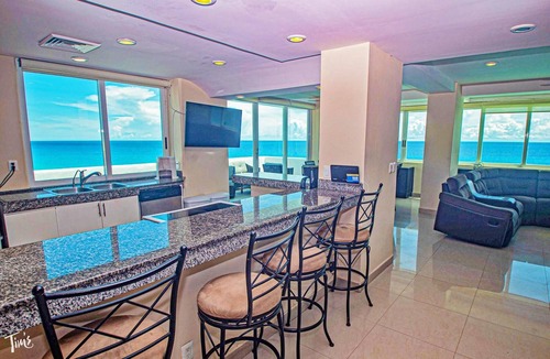 Zona Hotelera Hotel | VRBO Premier Host – Beachfront – 12BR/10bth – Penthouse Combo #3124