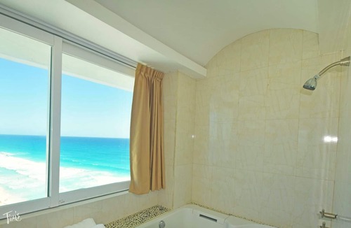 Zona Hotelera Hotel | VRBO Premier Host – Beachfront – 12BR/10Bth – Penthouse Combo #3134
