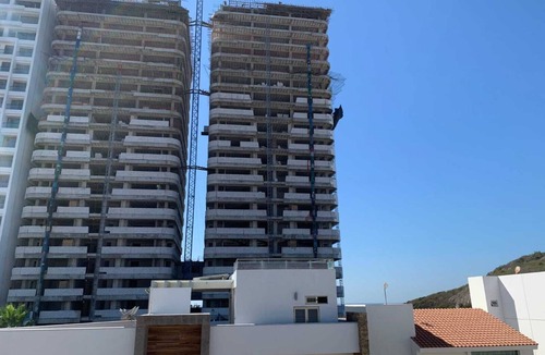 Cerritos House | YOU CAN BE IN THE POOL SWITH A BEAUTIFULSUNSET AND BEAUTIFUL FROM MAZATLAN