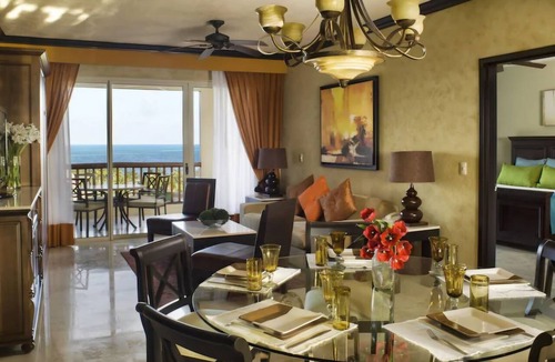 Isla Mujeres Resort | Your family's oceanfront paradise for Winter Break & New Year!