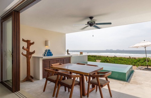 Dario Galeana Villa | Zihuatanejo 3BR Stylish Villa w/Beach Access