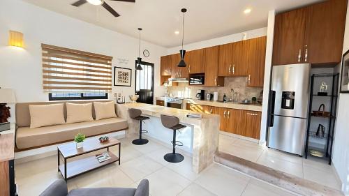 1 Bed Guesthouse - Bikes - Patio - Gym - Pickleball Court - Golf Cart - Scooters