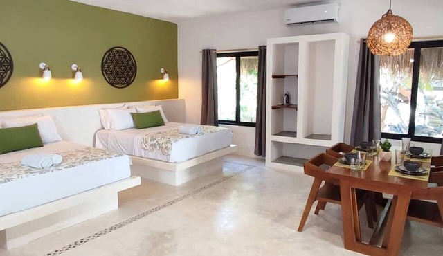 1 Block to Beach, Kitchen, Families, Nature, C3